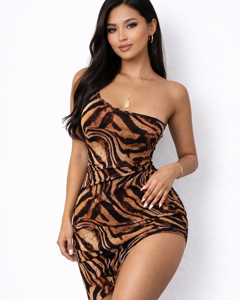 🔥 Fierce & Flawless: Leopard Print Slit Dress
